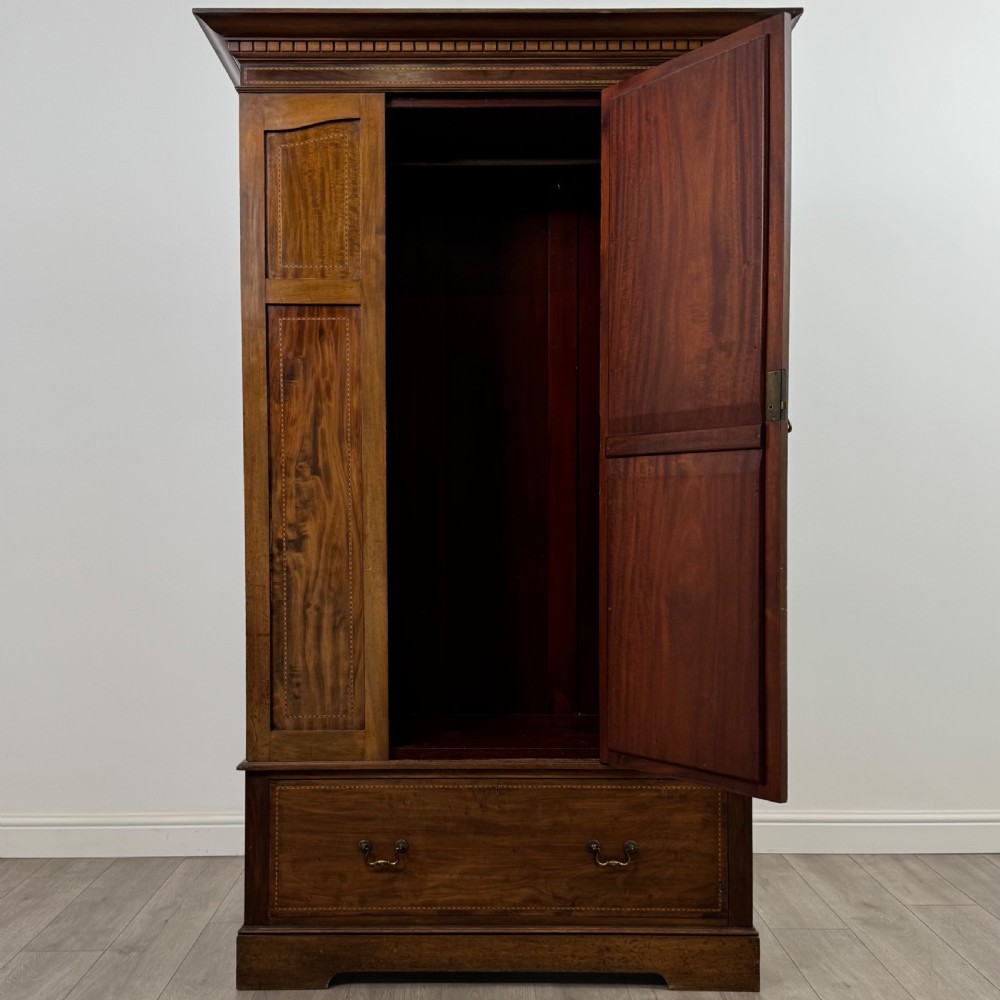 Antique 20th Century Fine Quality Wardrobe In Mahogany  View II