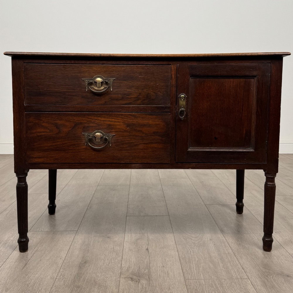 Antique 20th Century Good Quality Cupboard In Oak 