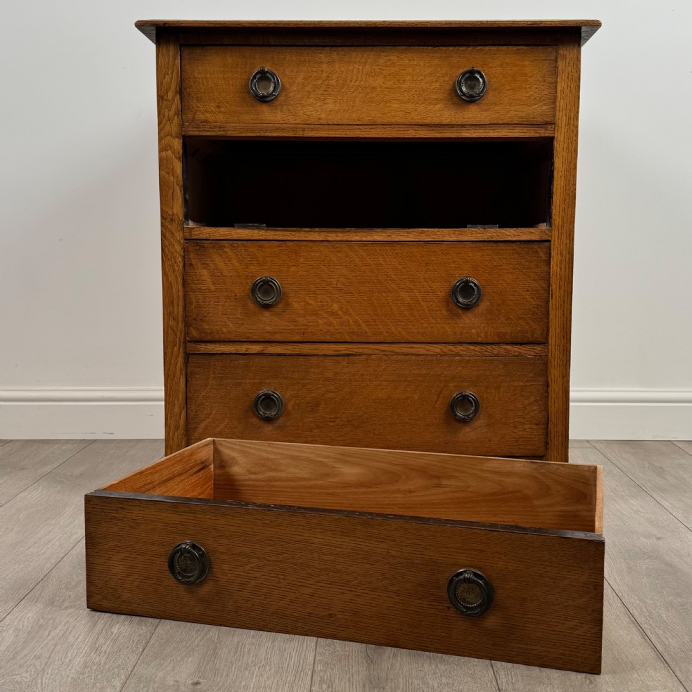 Antique 20th Century Good Quality Chest Of Drawers In Oak  View X