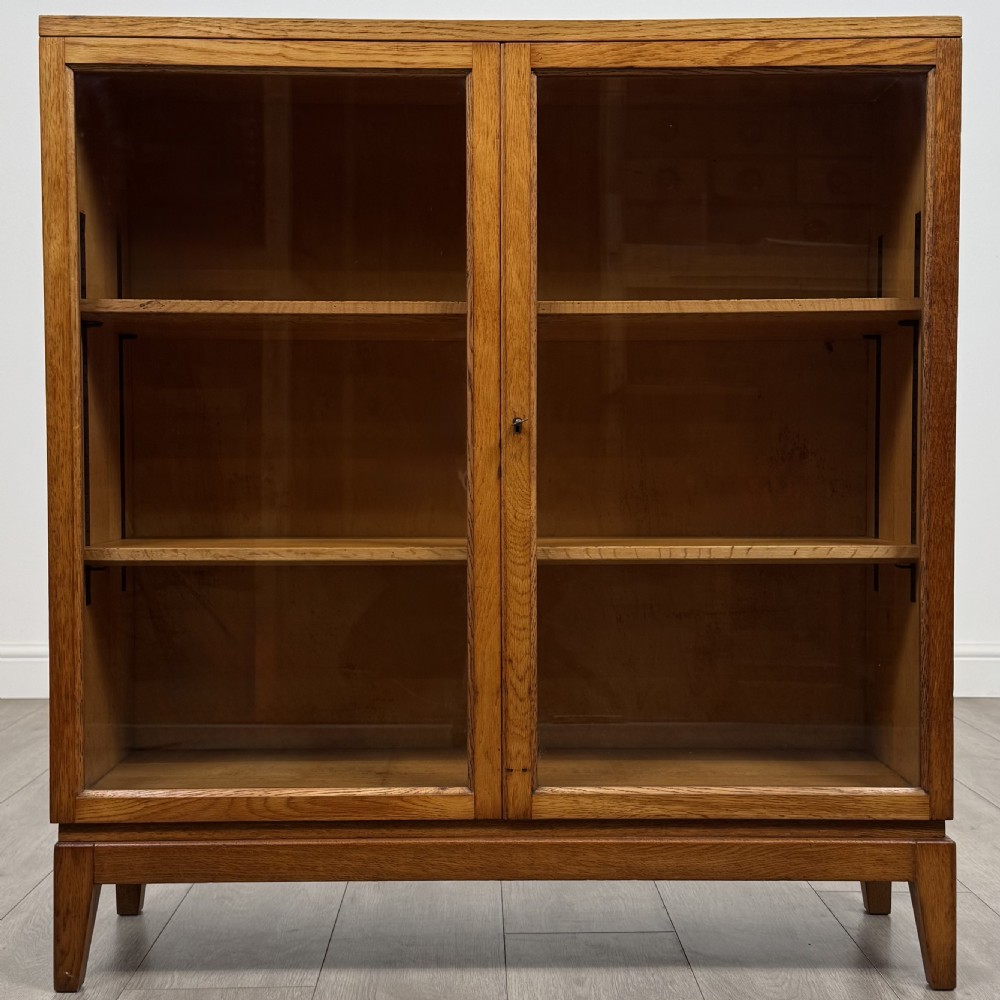 Antique 20th Century Fine Quality Display Cabinet In Golden Oak  View II