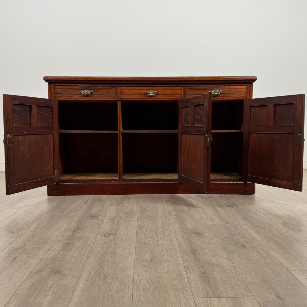  Antique 20th Century Good Quality Sideboard In Walnut  View II
