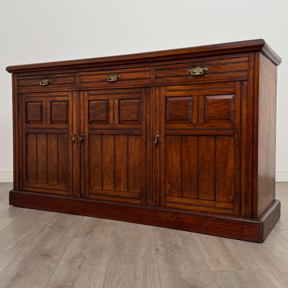  Antique 20th Century Good Quality Sideboard In Walnut  View III