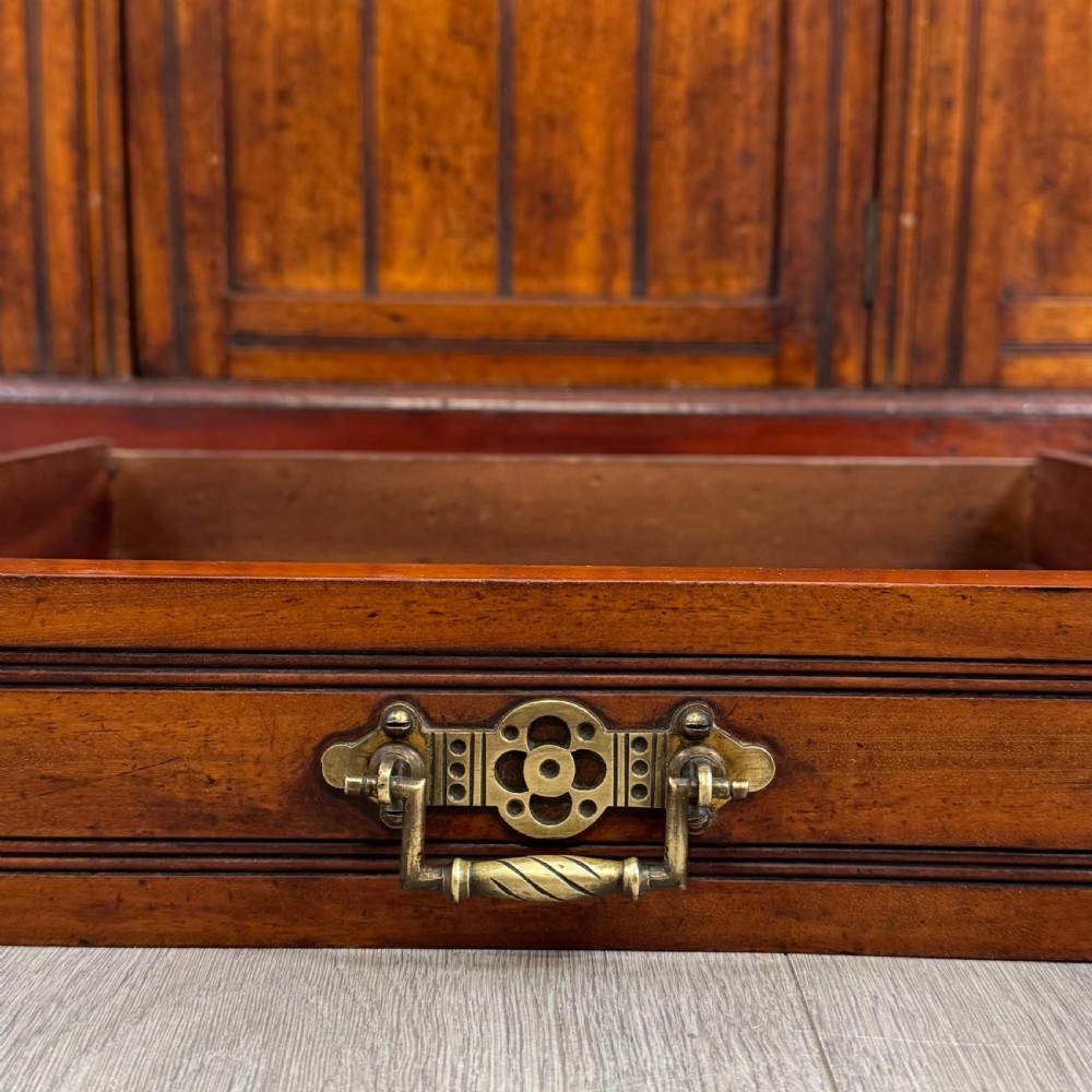  Antique 20th Century Good Quality Sideboard In Walnut  View XII