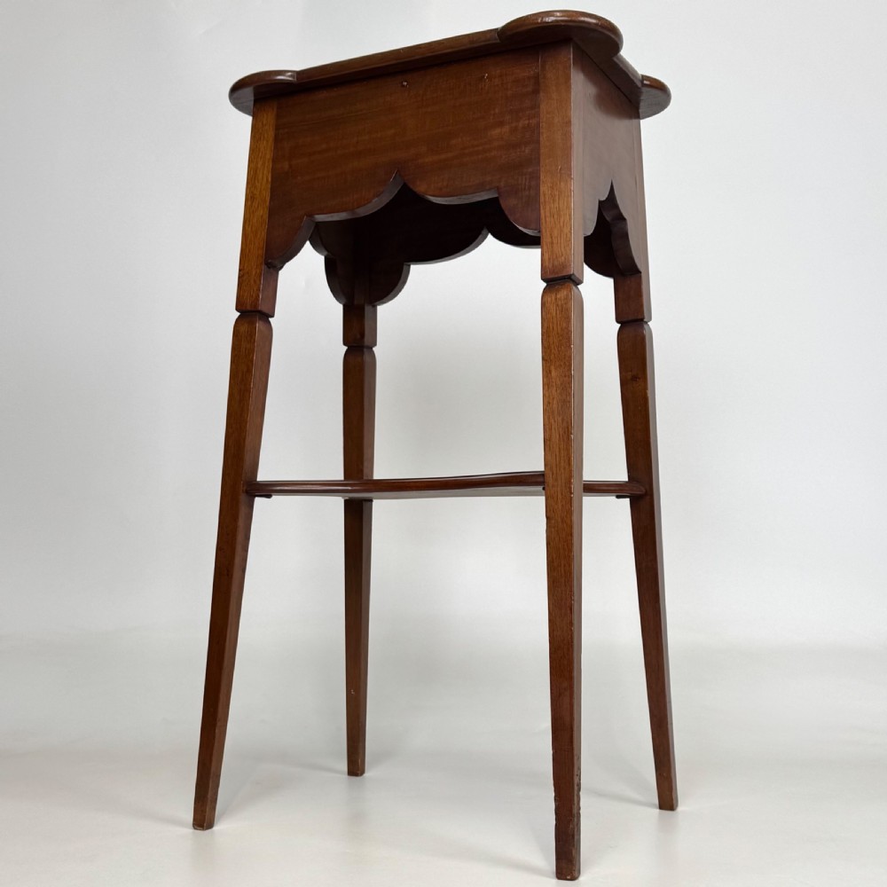 Antique 20th Century Good Quality Plant Stand In Mahogany  View II