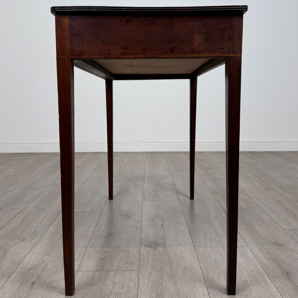  Antique 18th Century Good Quality Writing Table In Mahogany  View III