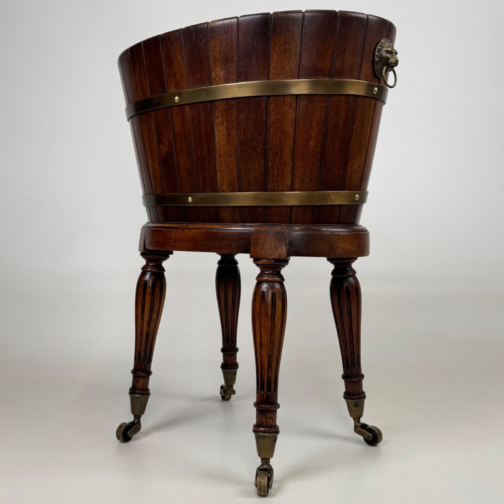 Antique 20th Century Good Quality Plant Stand In Mahogany 