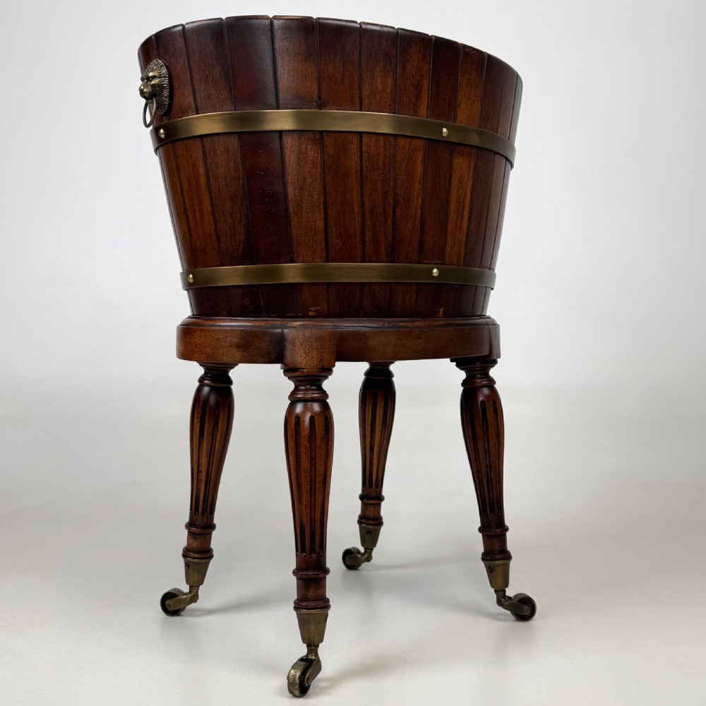 Antique 20th Century Good Quality Plant Stand In Mahogany  View III