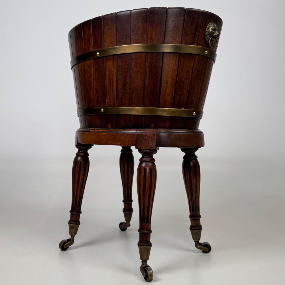 Antique 20th Century Good Quality Plant Stand In Mahogany  View V