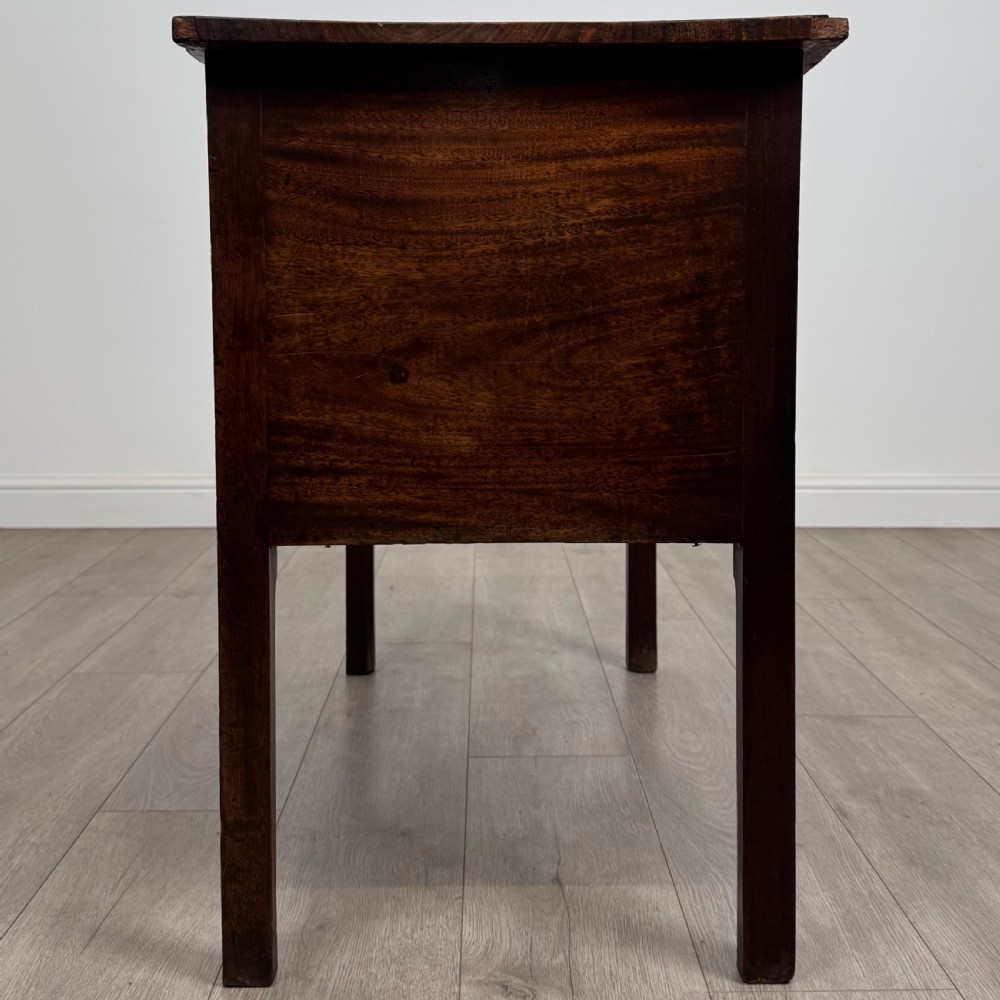 Antique 18th Century Good Quality Kneehole Desk In Mahogany  View III