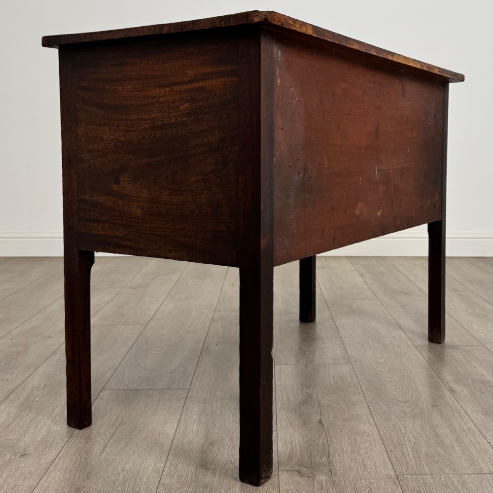Antique 18th Century Good Quality Kneehole Desk In Mahogany  View IV
