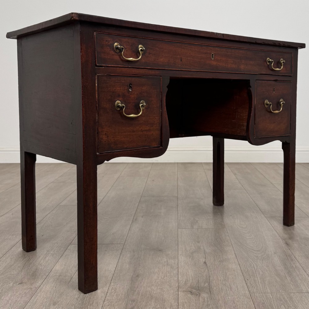 Antique 18th Century Good Quality Kneehole Desk In Mahogany  View VIII