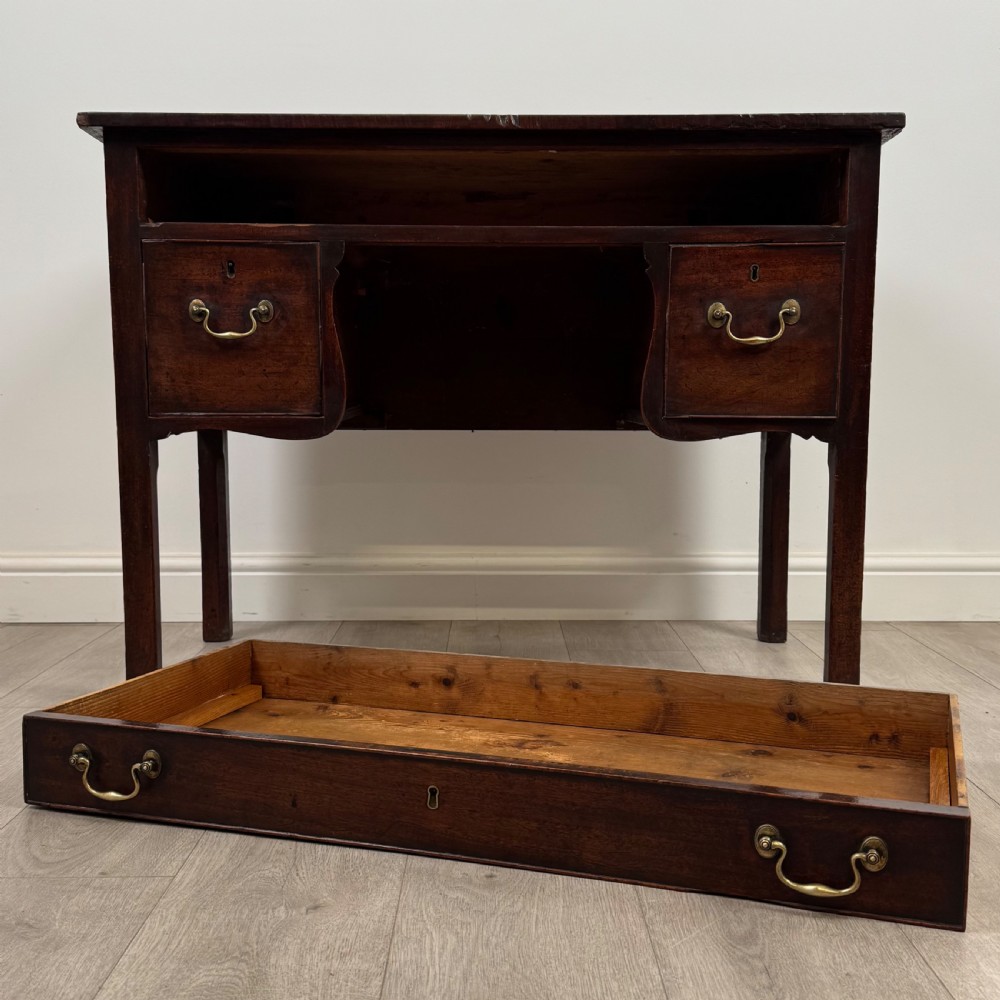 Antique 18th Century Good Quality Kneehole Desk In Mahogany  View X