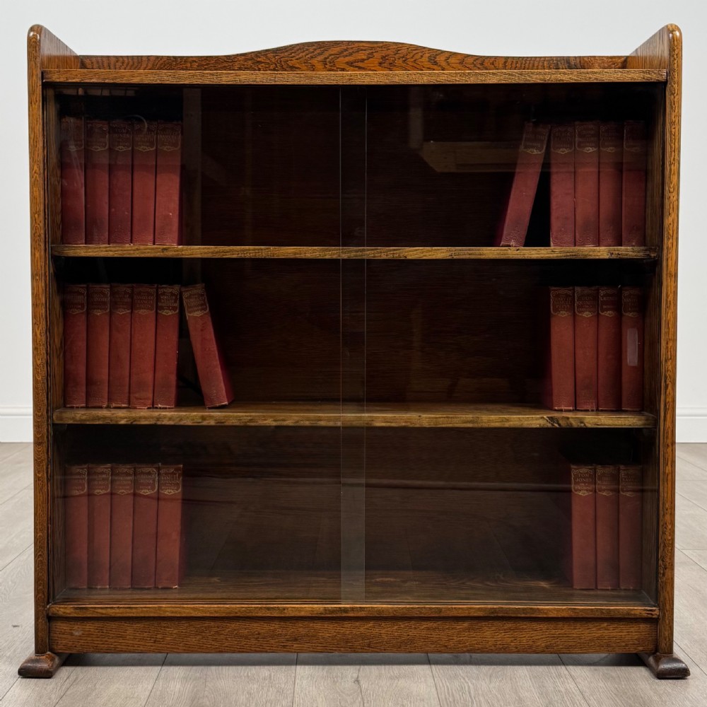 Antique 20th Century Good Quality Oak Display Cabinet 