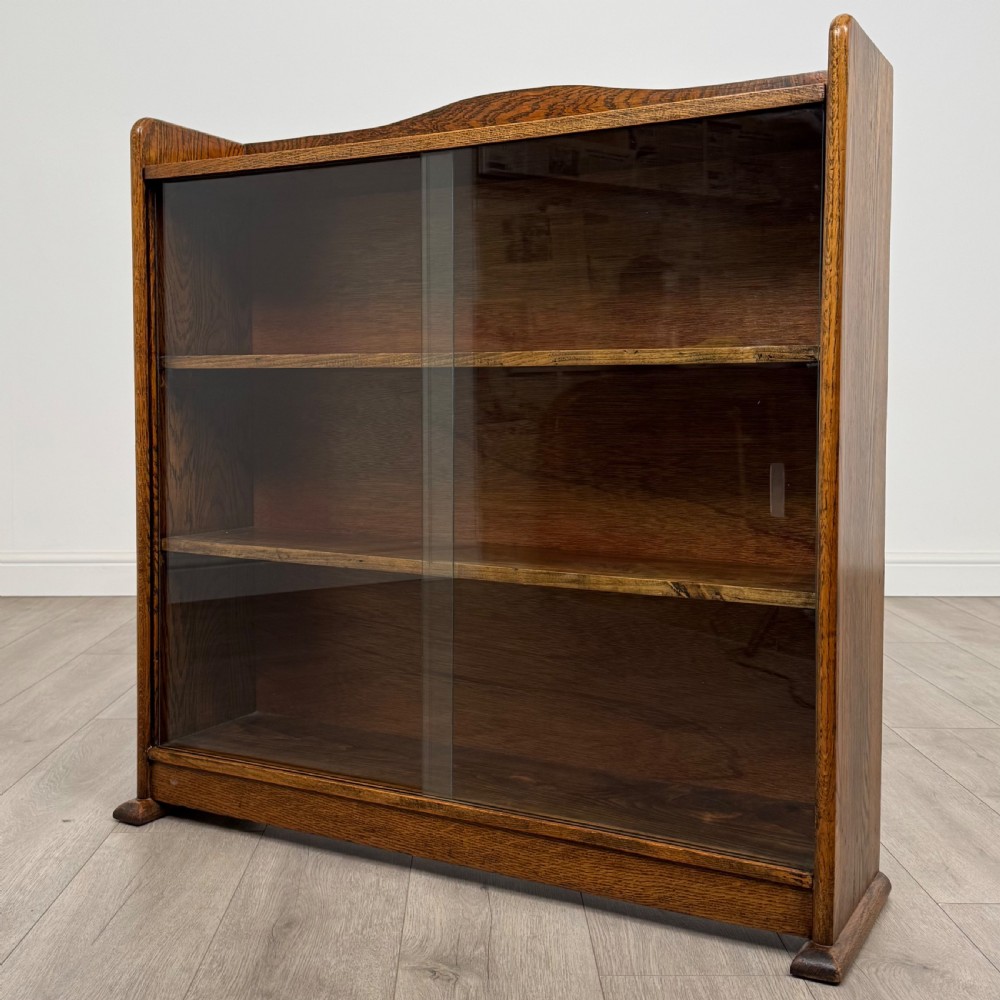Antique 20th Century Good Quality Oak Display Cabinet  View IV