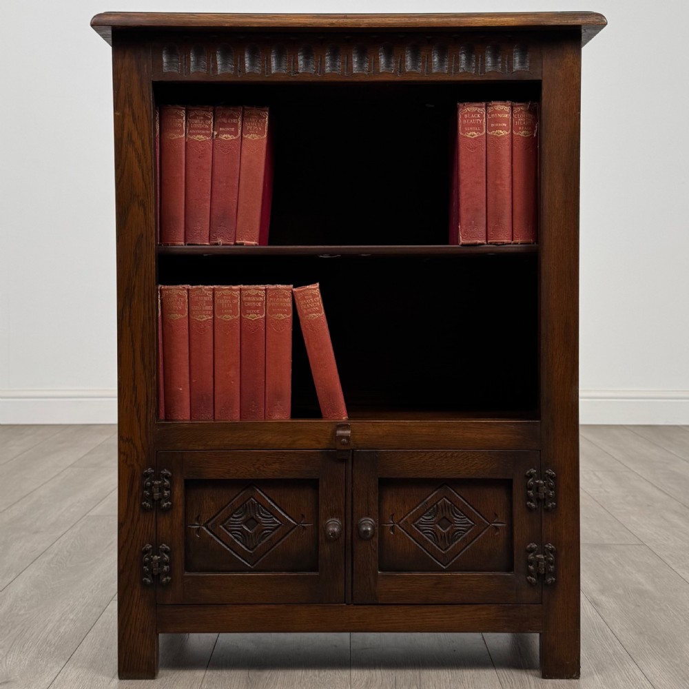 Antique 20th Century Good Quality Small Oak Cabinet 