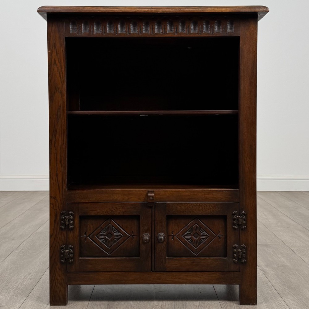 Antique 20th Century Good Quality Small Oak Cabinet  View II