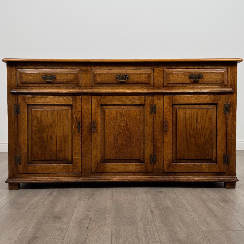Antique 20th Century Fine Quality Sideboard In Oak