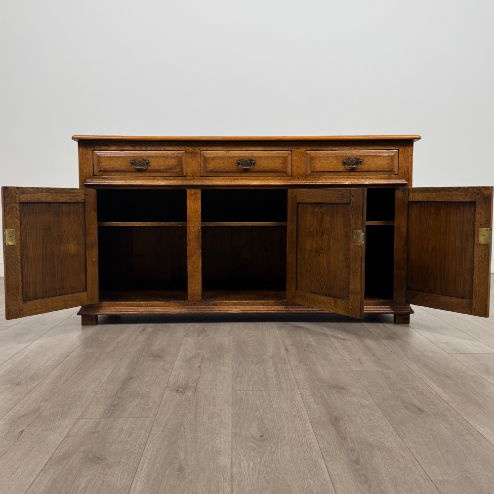 Antique 20th Century Fine Quality Sideboard In Oak View II
