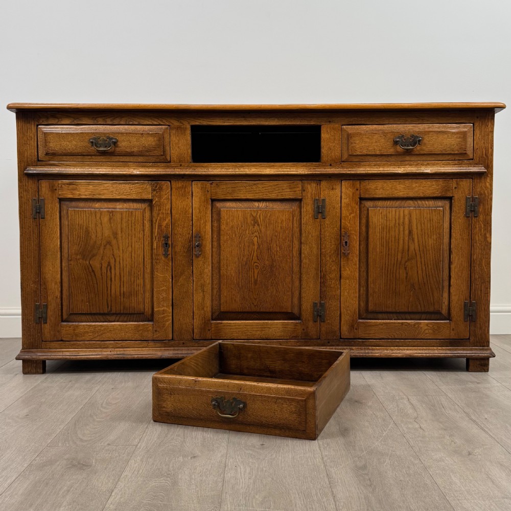 Antique 20th Century Fine Quality Sideboard In Oak View XI
