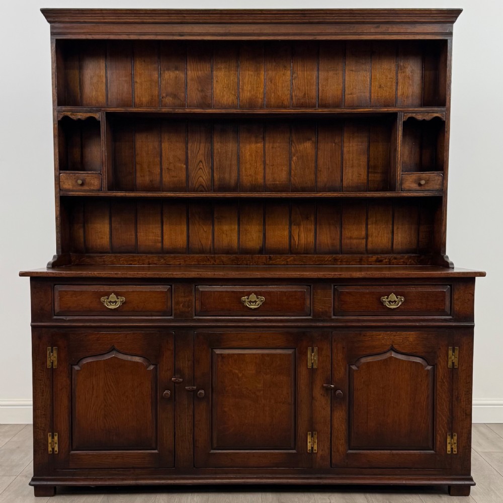 Antique 20th Century Fine Quality Dresser In Oak 