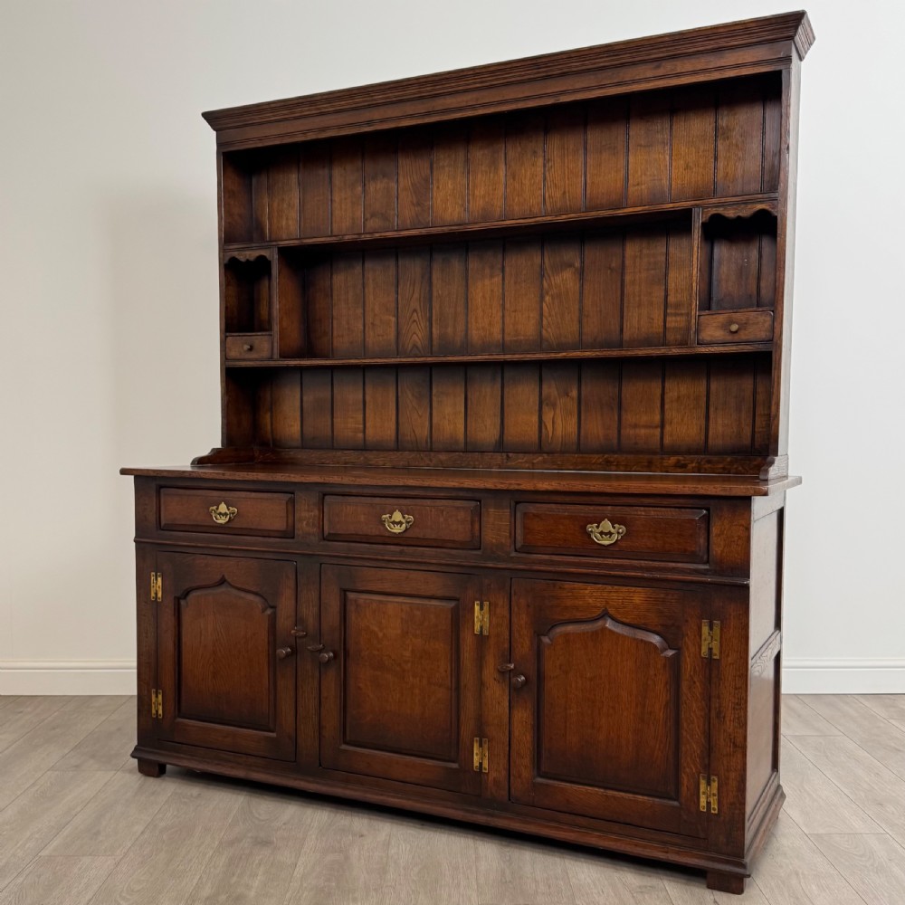 Antique 20th Century Fine Quality Dresser In Oak  View III