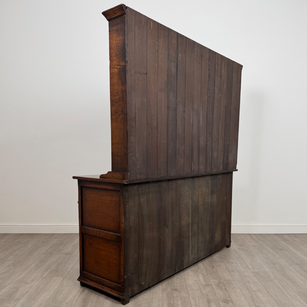 Antique 20th Century Fine Quality Dresser In Oak  View V