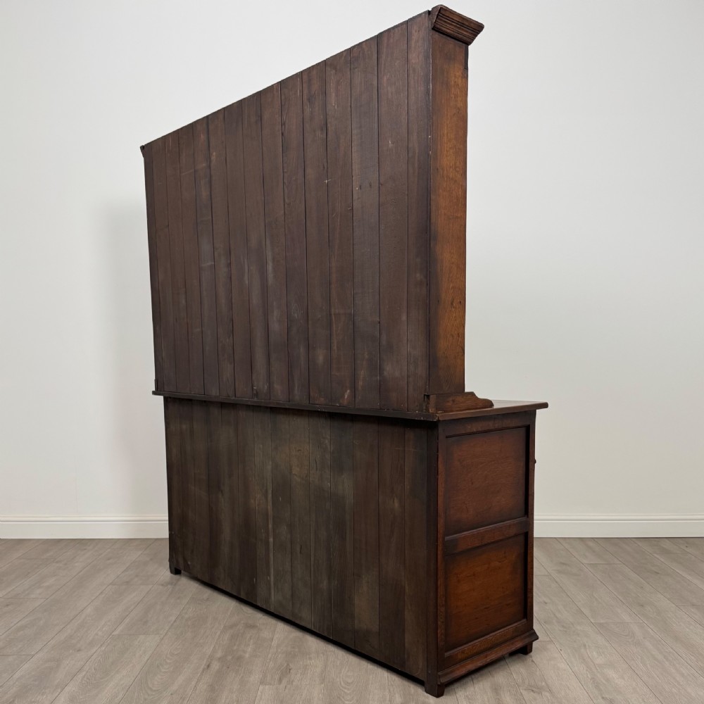 Antique 20th Century Fine Quality Dresser In Oak  View VII