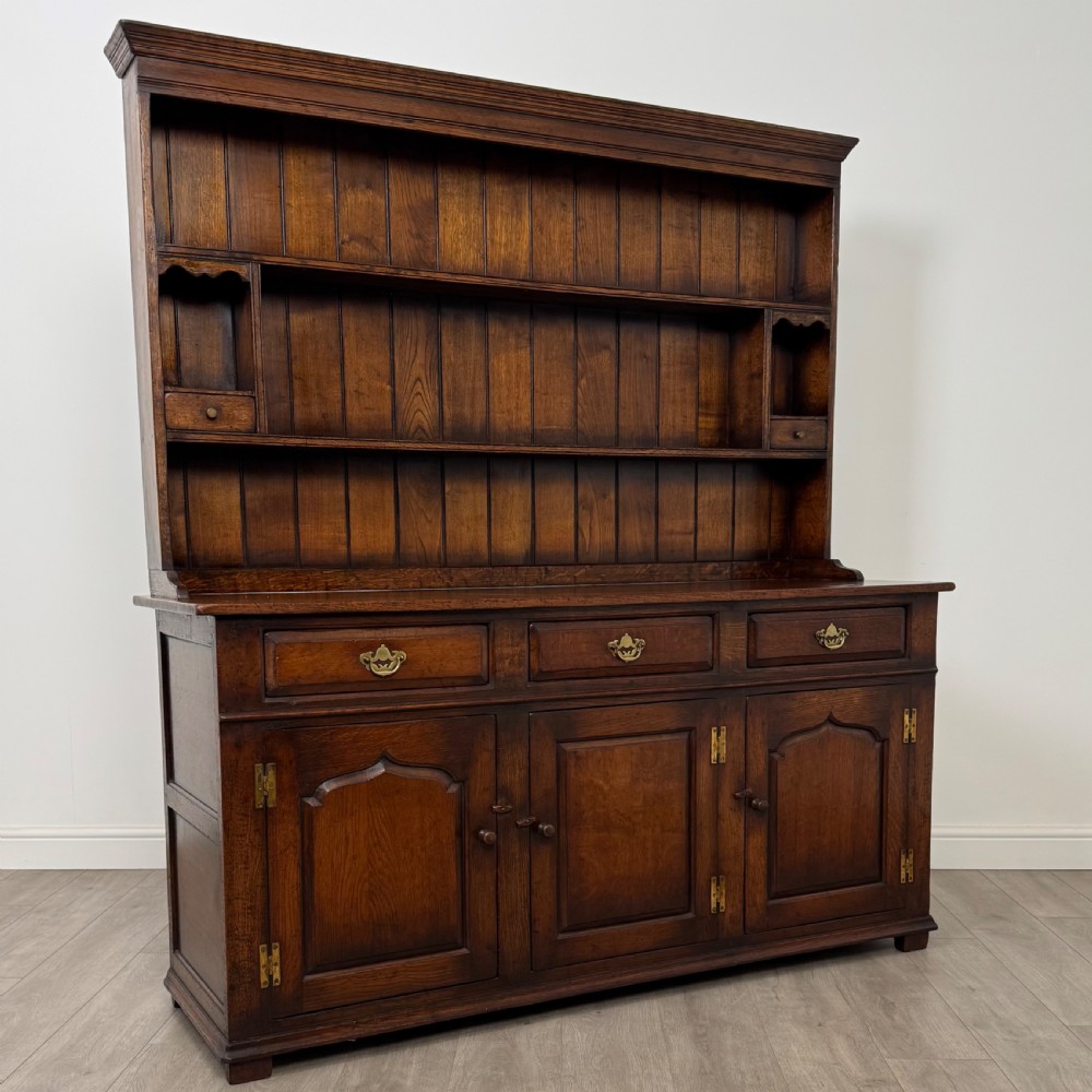 Antique 20th Century Fine Quality Dresser In Oak  View IX