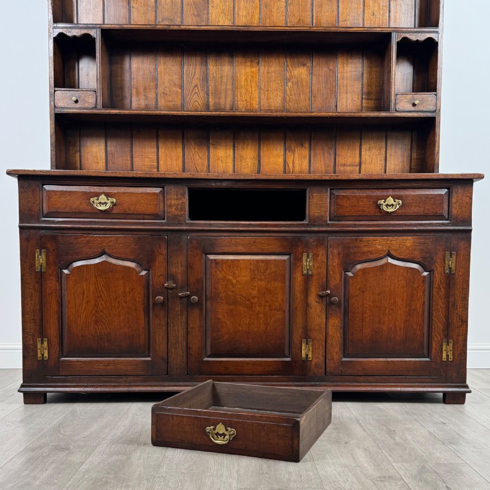 Antique 20th Century Fine Quality Dresser In Oak  View XI