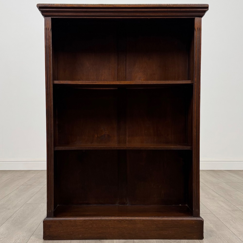 Antique 20th Century Good Quality Open Bookcase In Oak  View II