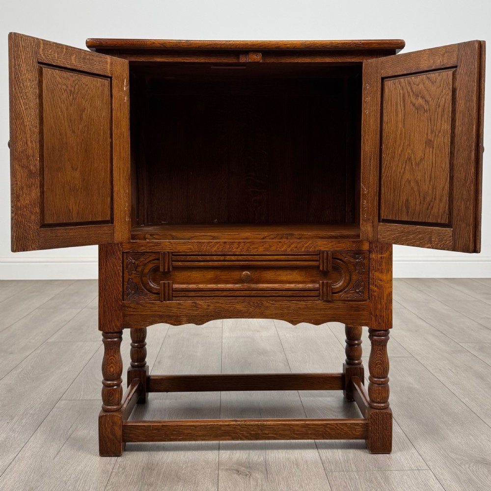 Antique 20th Century Good Quality Small Oak Cabinet  View II