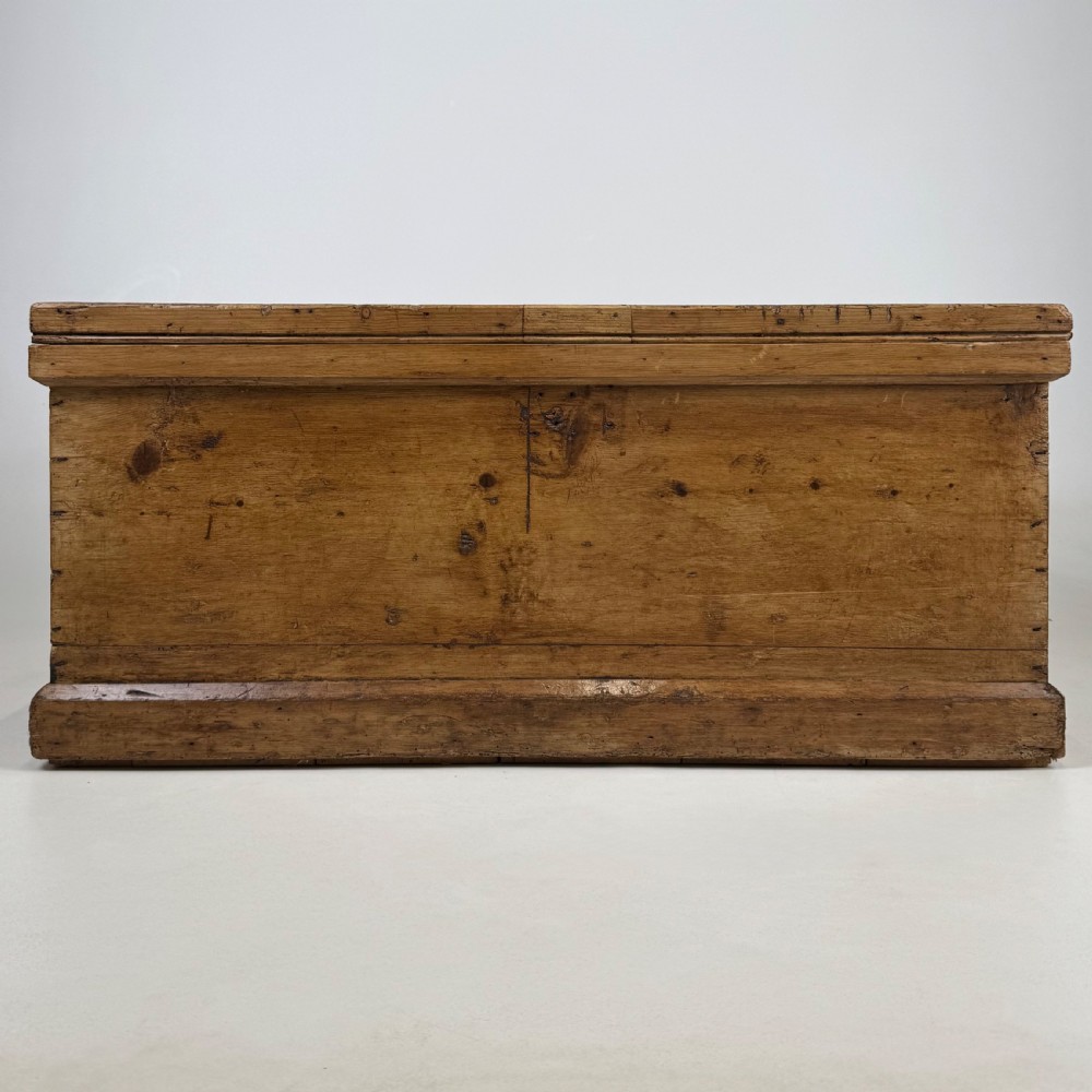 Antique 19th Century Good Quality Rustic Pine Blanket Box 