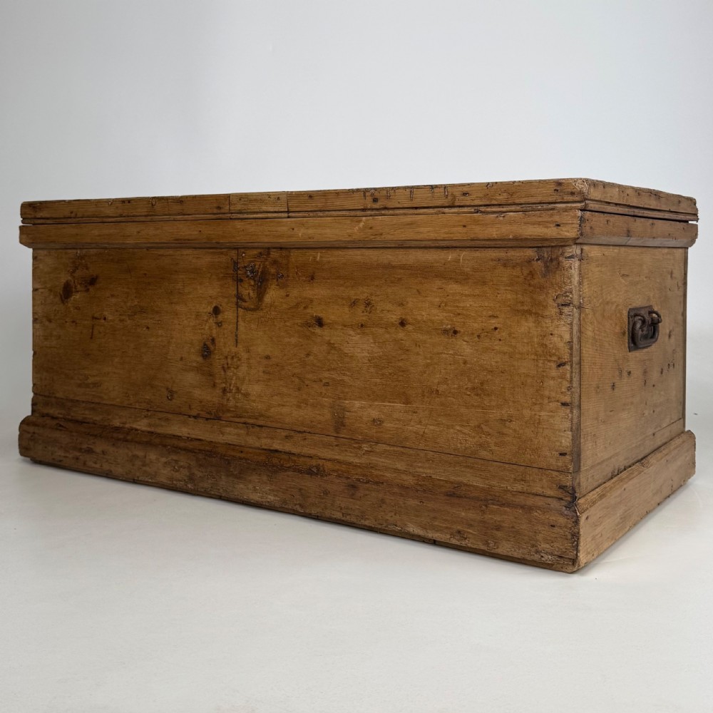  Antique 19th Century Good Quality Rustic Pine Blanket Box  View II