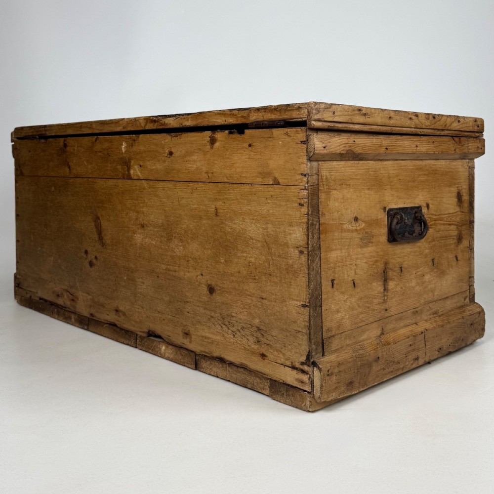  Antique 19th Century Good Quality Rustic Pine Blanket Box  View VI