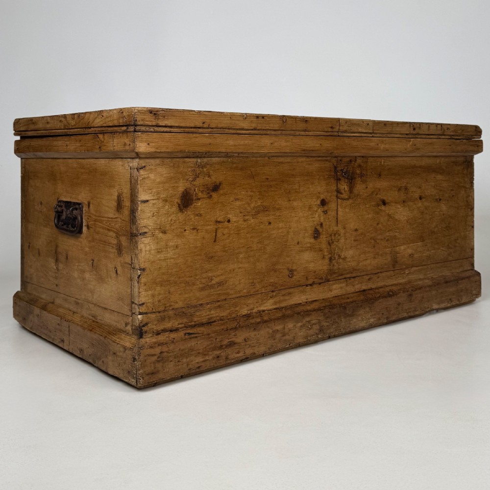  Antique 19th Century Good Quality Rustic Pine Blanket Box  View VII