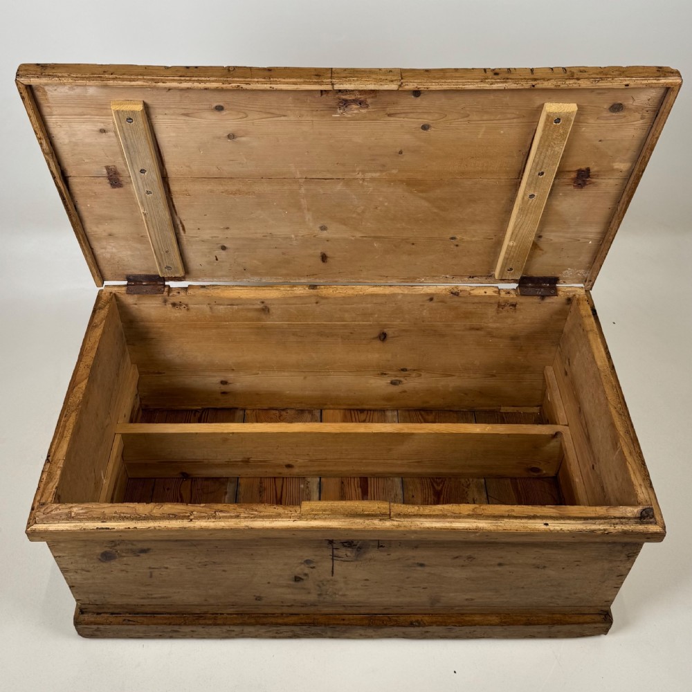  Antique 19th Century Good Quality Rustic Pine Blanket Box  View IX