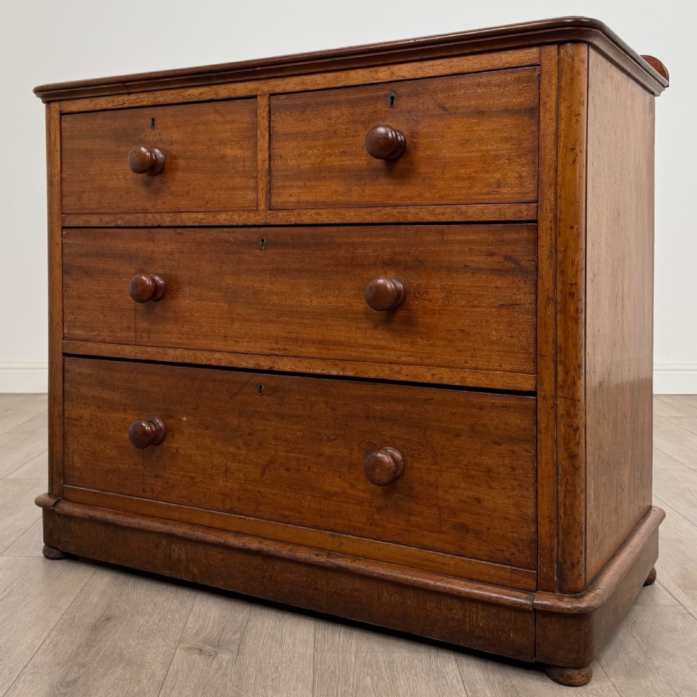 Antique 19th Century Fine Quality Chest Of Drawers In Mahogany  View II