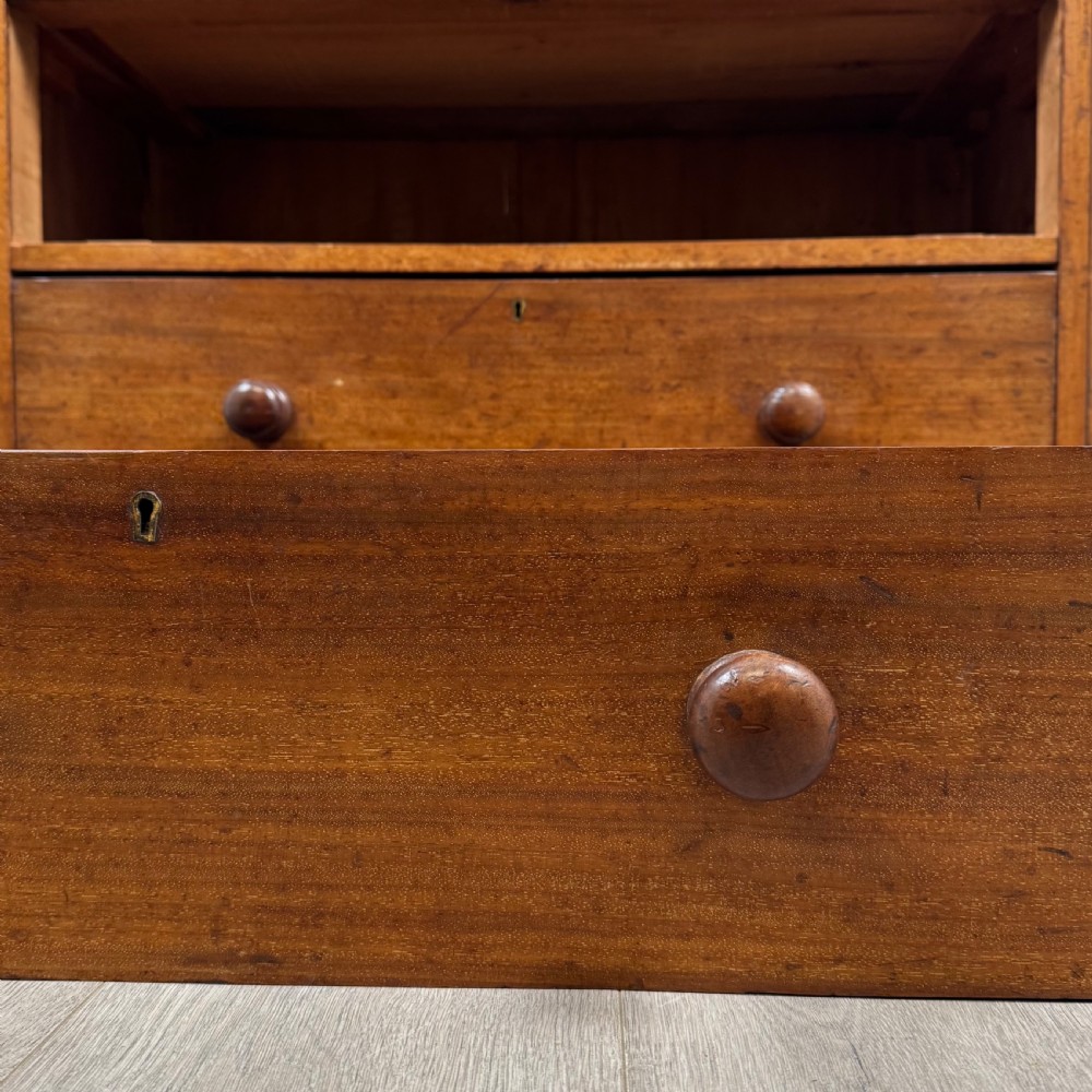 Antique 19th Century Fine Quality Chest Of Drawers In Mahogany  View XI