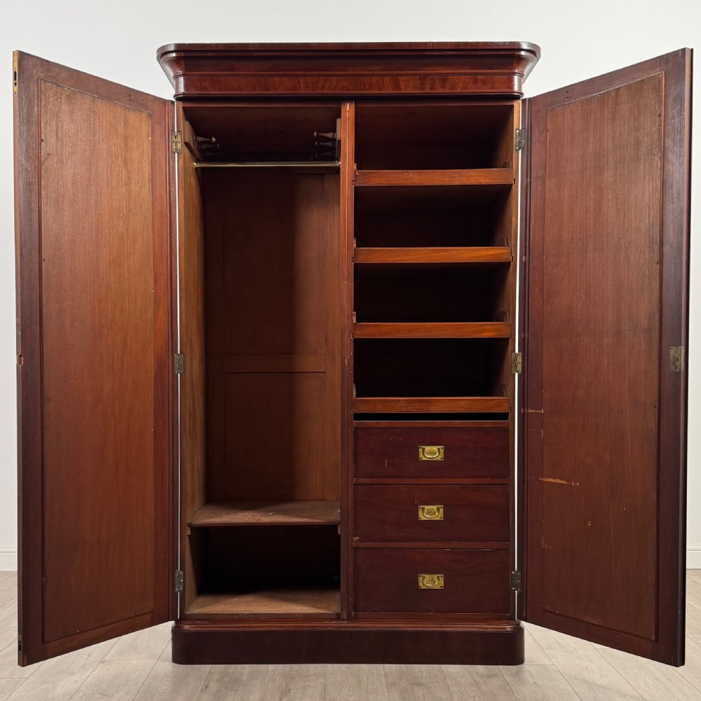 Antique 19th Century Fine Quality Wardrobe In Mahogany  View II