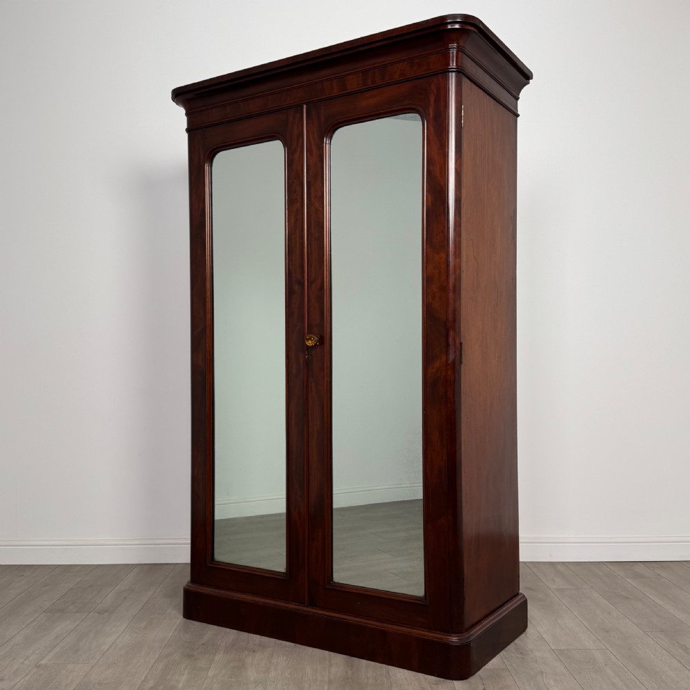 Antique 19th Century Fine Quality Wardrobe In Mahogany  View III