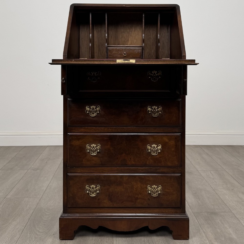  Antique 20th Century Narrow Bureau In Walnut  View II