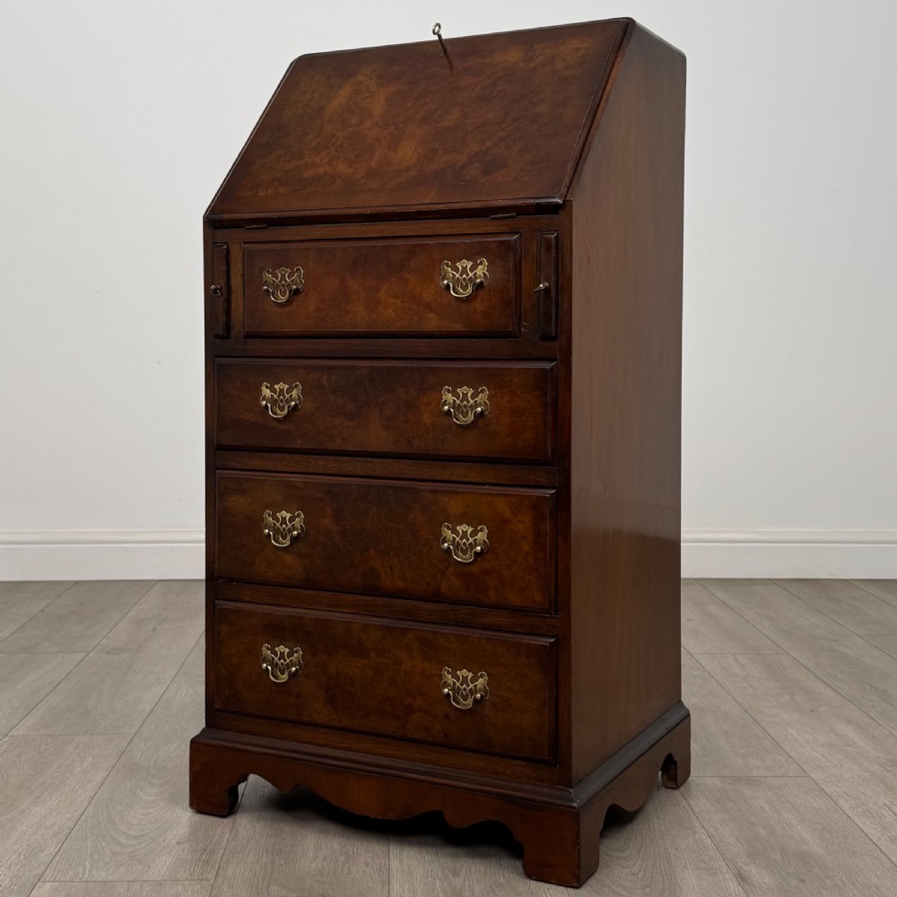  Antique 20th Century Narrow Bureau In Walnut  View III