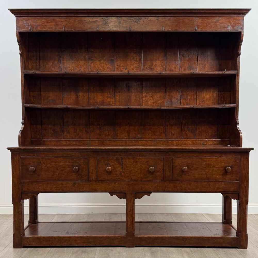 Antique 20th Century Fine Quality Large Oak Dresser 