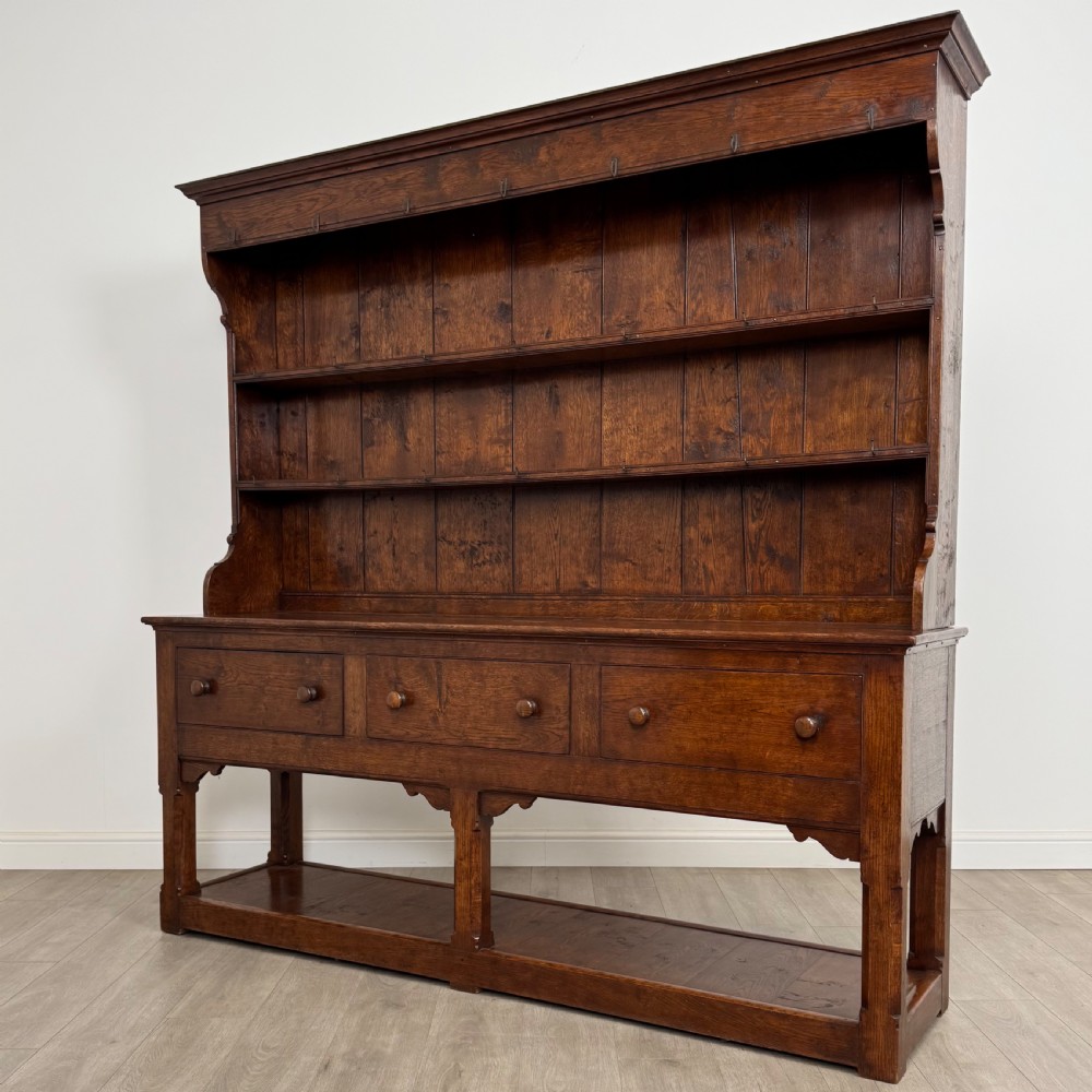 Antique 20th Century Fine Quality Large Oak Dresser  View II