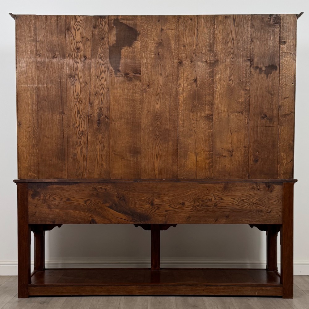 Antique 20th Century Fine Quality Large Oak Dresser  View V