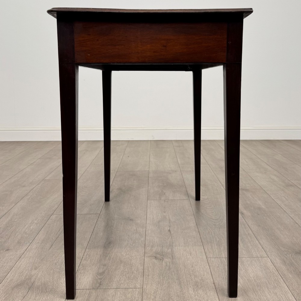 Antique 18th Century Good Quality Writing Table In Mahogany  View III