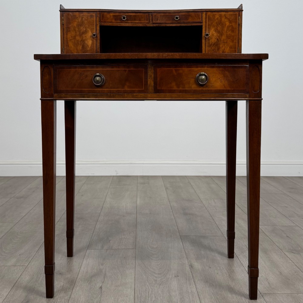 Antique 20th Century Small Writing Table In Mahogany 
