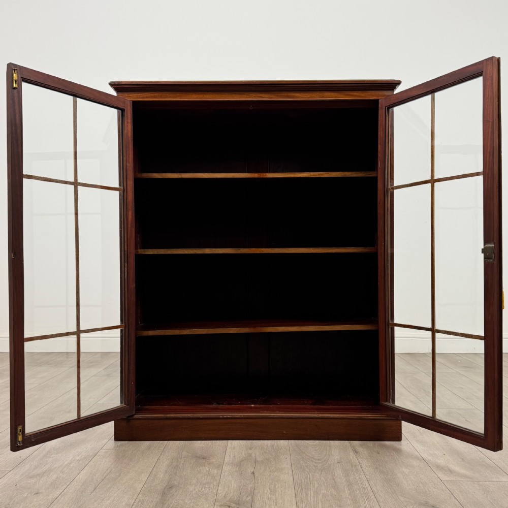 Antique 20th Century Good Quality Display Cabinet In Walnut View III