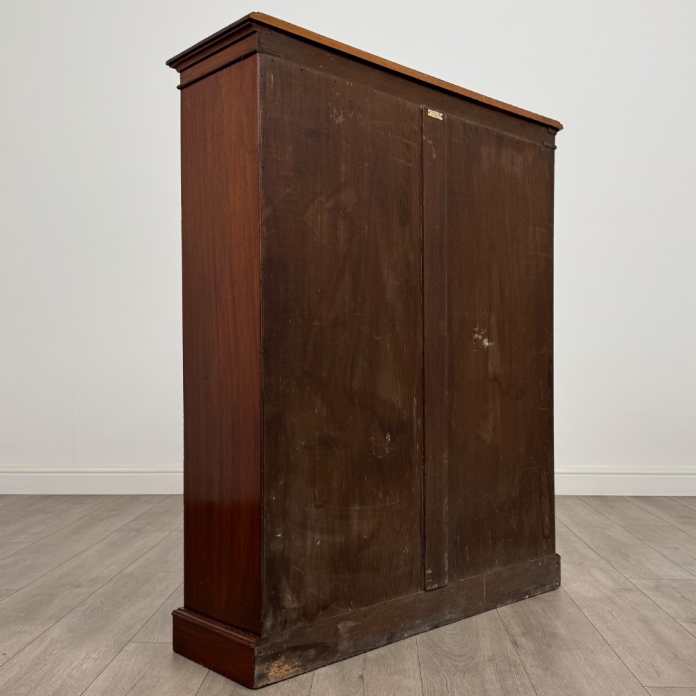 Antique 20th Century Good Quality Display Cabinet In Walnut View VI
