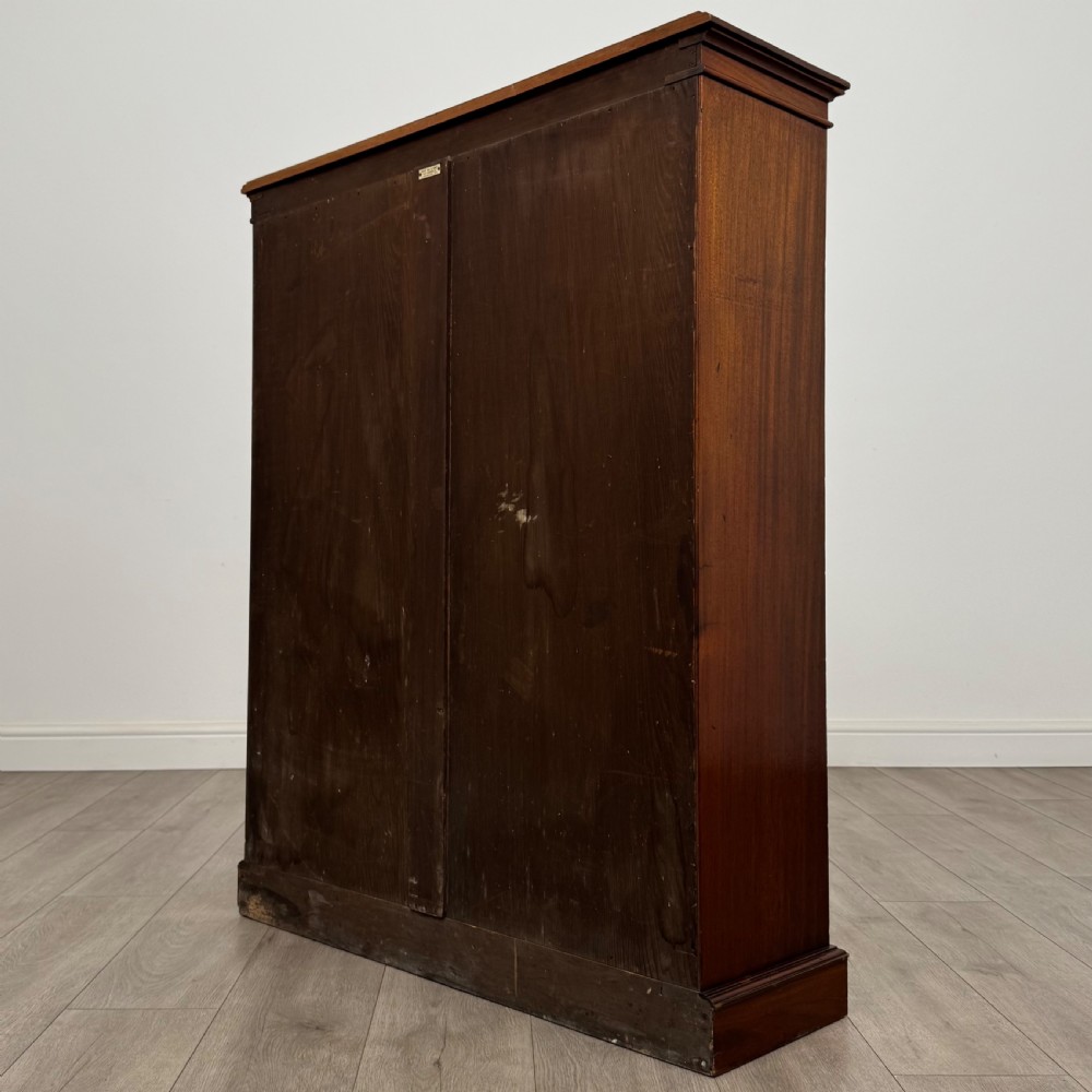 Antique 20th Century Good Quality Display Cabinet In Walnut View VIII